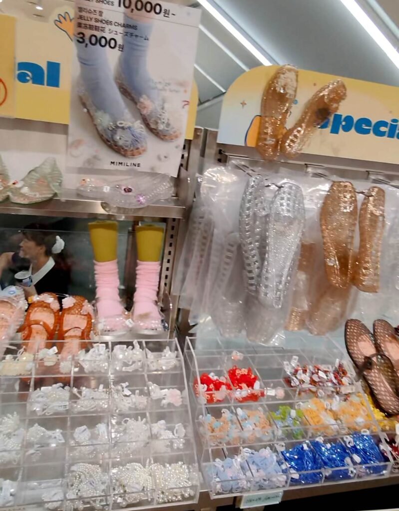 MIMILINE Myeongdong socks knee socks 3000 won shoe section