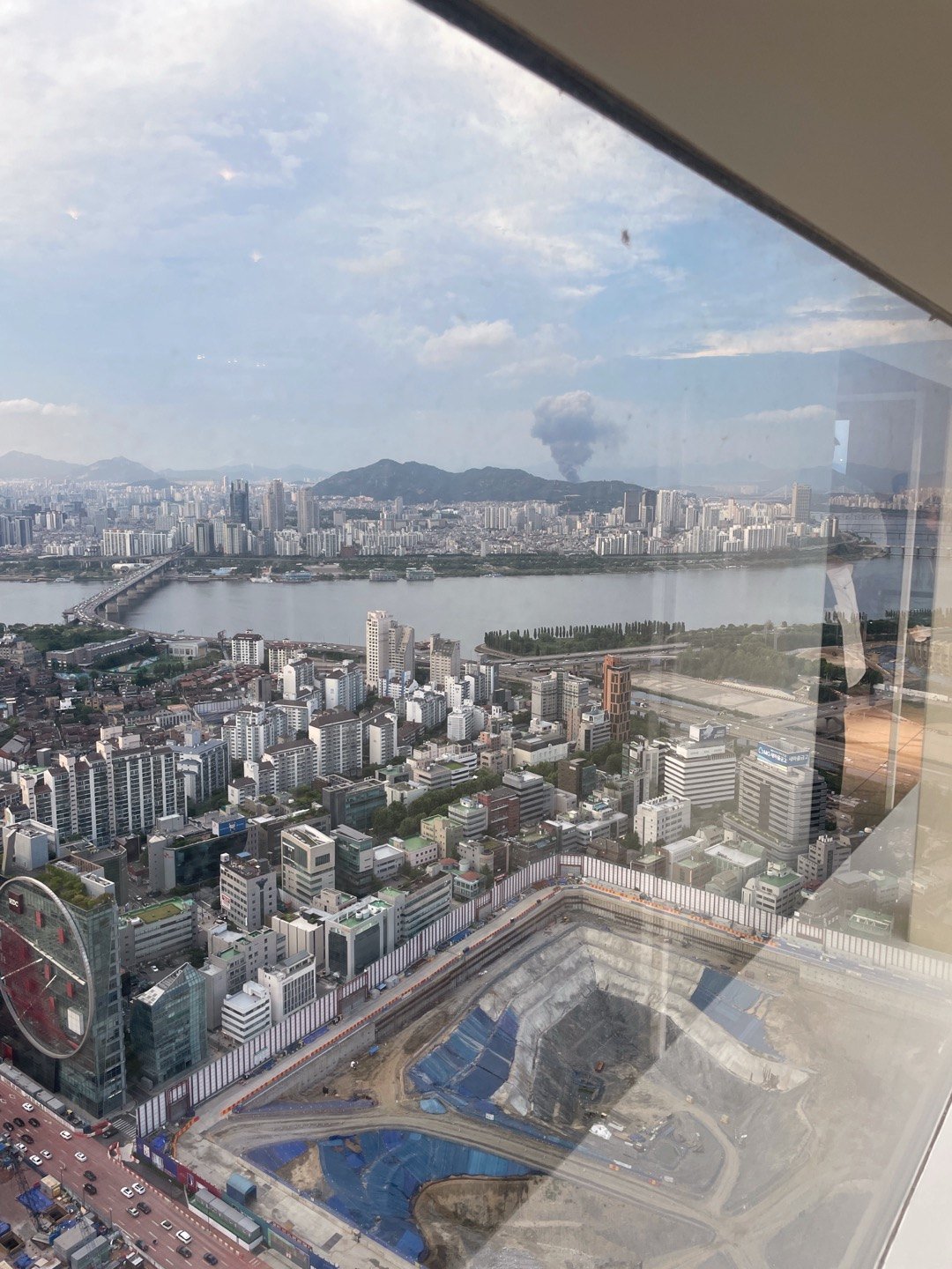 Daylight view of the Han River and Seoul from the 52nd floor window at Crab 52