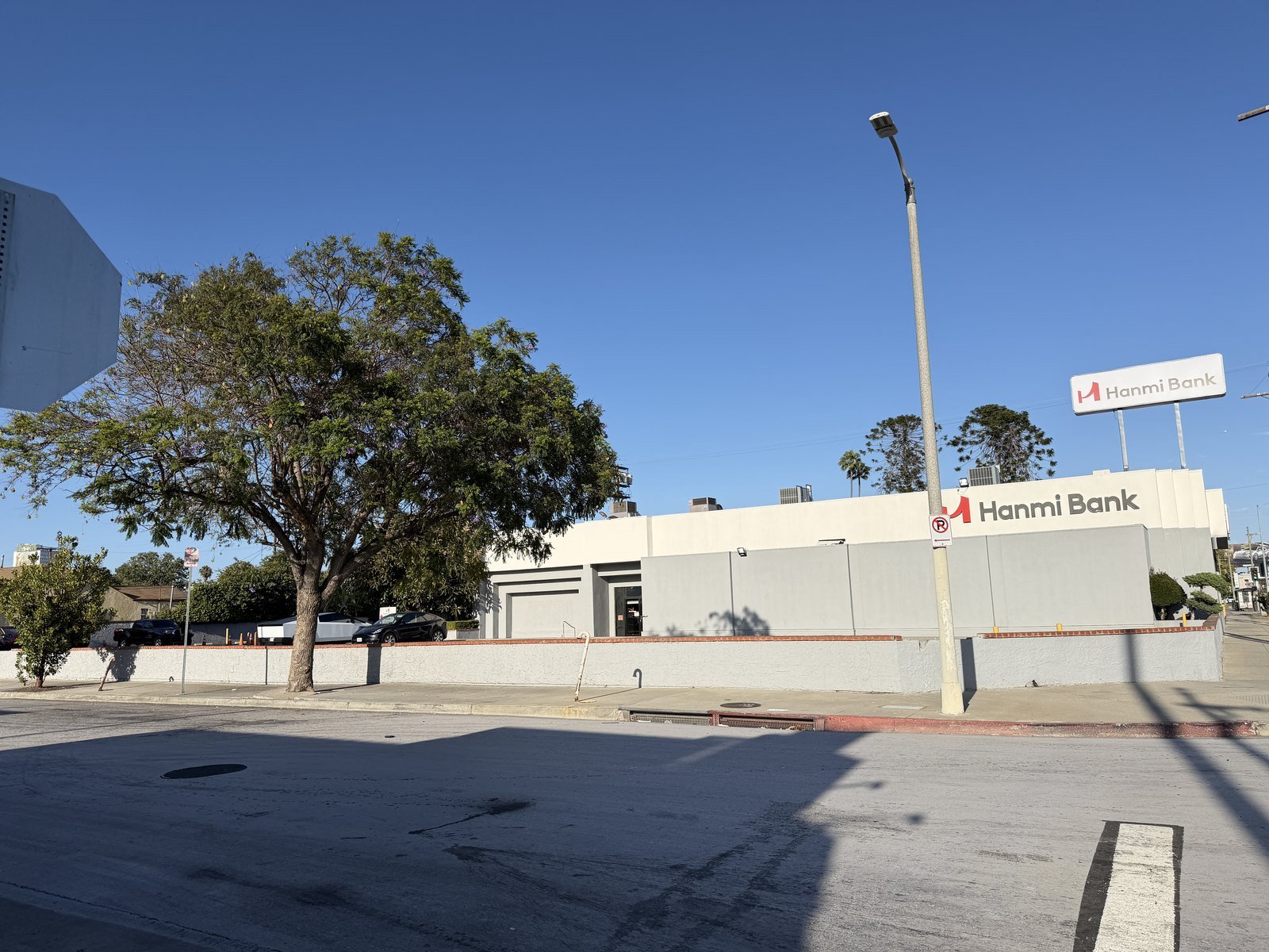 Street and parking beside Feng Mao Lamb Kebab on West Olympic Boulevard in Los Angeles Koreatown