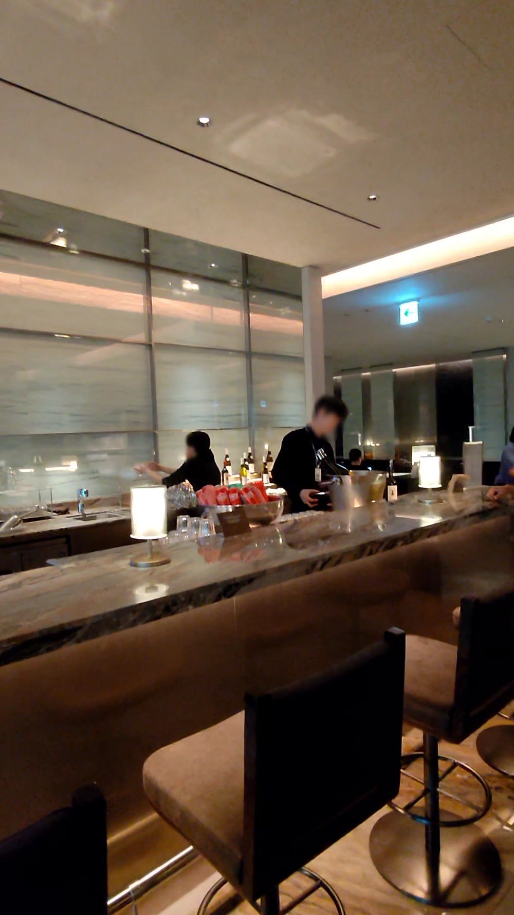 The bar counter with stools inside a Korean Air lounge at Incheon Airport Terminal 2