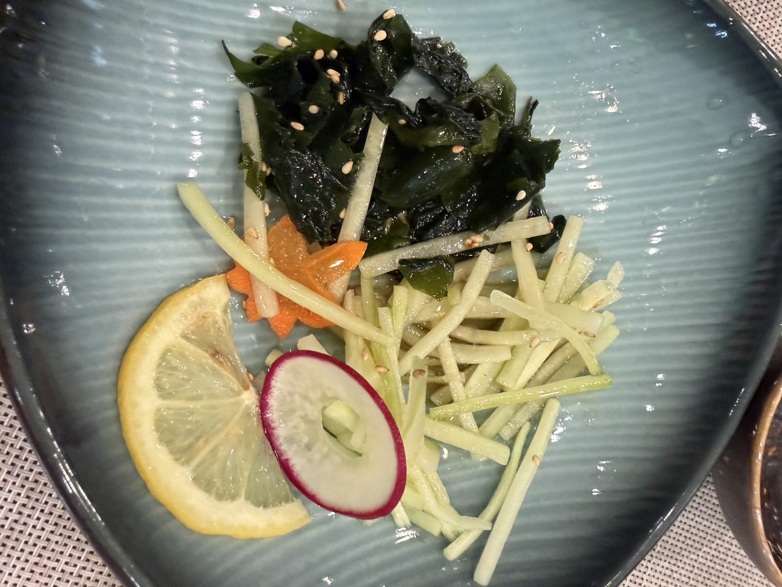 Seaweed salad starter with citrus at Matsumoto sushi in Los Angeles Koreatown