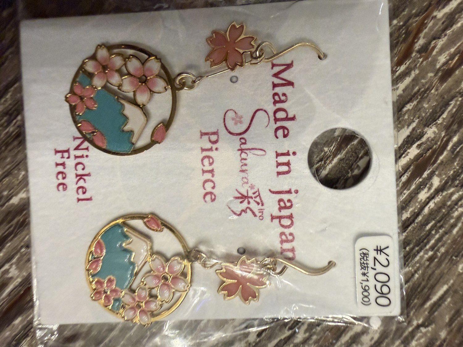 Sakura and crescent moon earrings, made in Japan and nickel free, 2,090 yen