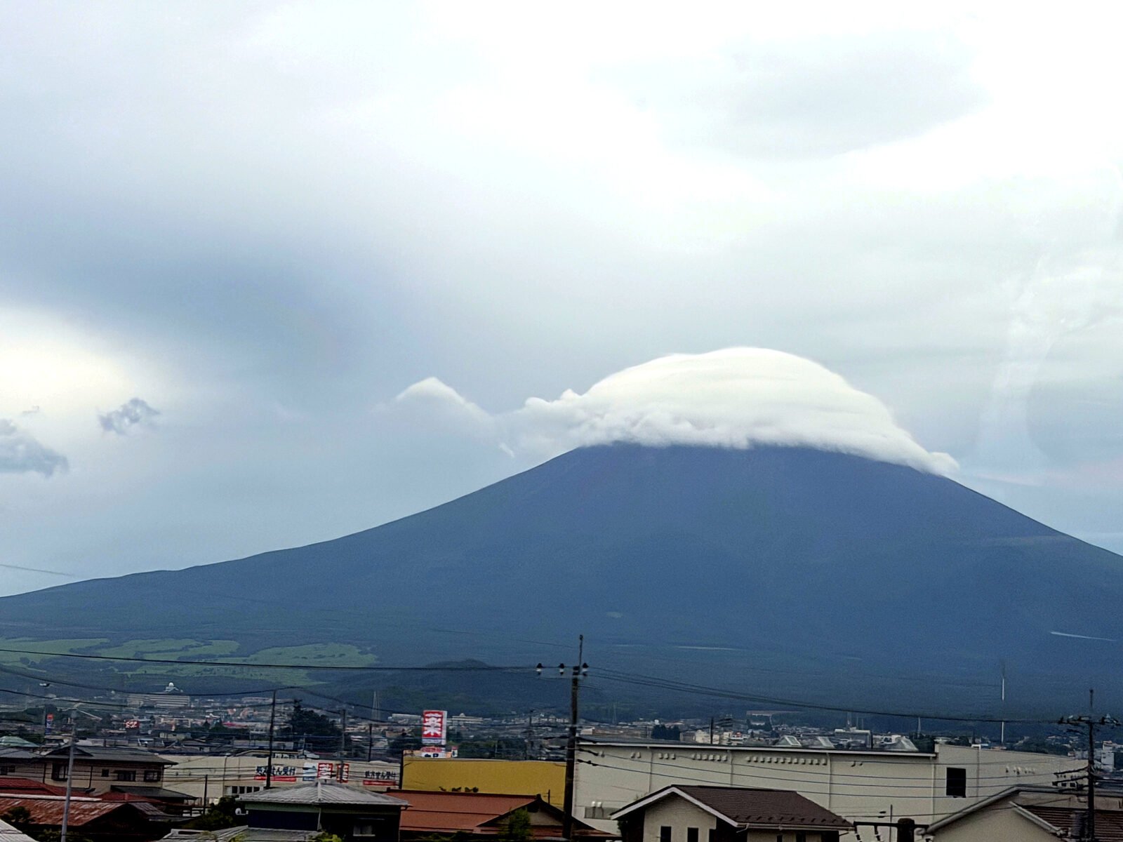 Mount Fuji wearing a kasagumo cap cloud on its summit